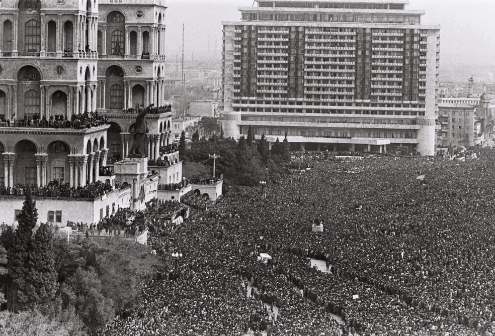 20 Yanvar - Xalqın birliyinin və milli ləyaqət hissinin top-tüfəngə qalib gəldiyi gün<font color=red> - FOTOLAR</font>