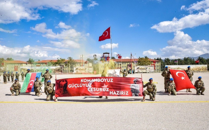 Azərbaycan Ordusunun Türkiyəyə göndərilən 383 xüsusi təyinatlısı təlimi başa vurub<font color=red> - FOTOLAR</font>