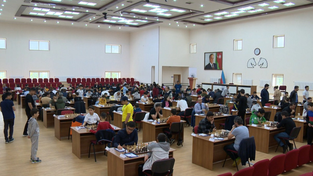 Beynəlxalq şahmat turnirində səkkizinci tura yekun vurulub<font color=red> - FOTOLAR</font>