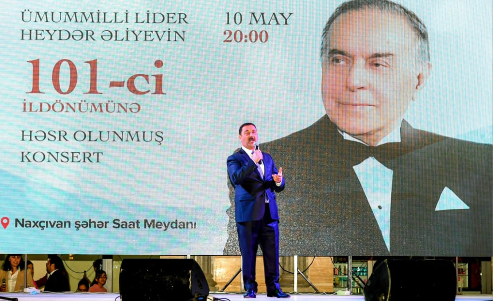 Naxçıvanda Ümummilli Lider Heydər Əliyevin 101 illiyinə həsr edilmiş konsert proqramı və atəşfəşanlıq olub<font color=red> - FOTOLAR</font>