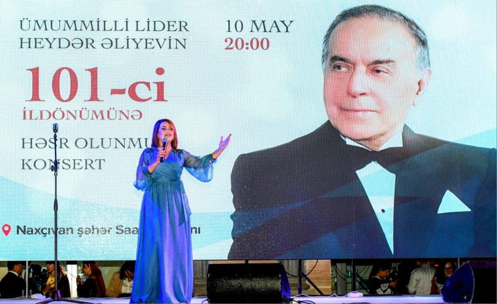 Naxçıvanda Ümummilli Lider Heydər Əliyevin 101 illiyinə həsr edilmiş konsert proqramı və atəşfəşanlıq olub<font color=red> - FOTOLAR</font>