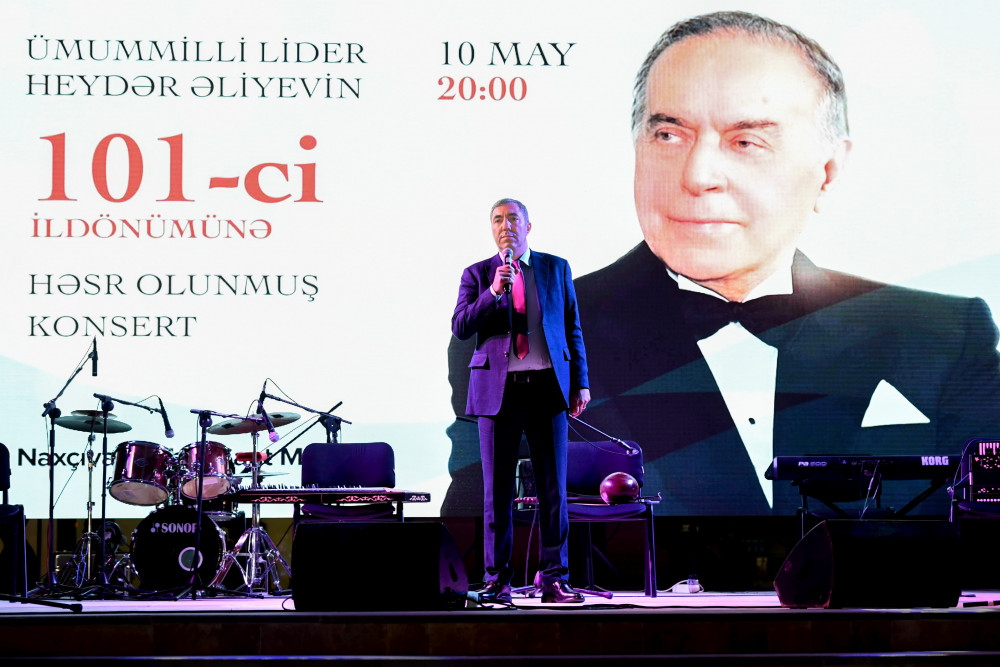 Naxçıvanda Ümummilli Lider Heydər Əliyevin 101 illiyinə həsr edilmiş konsert proqramı və atəşfəşanlıq olub<font color=red> - FOTOLAR</font>