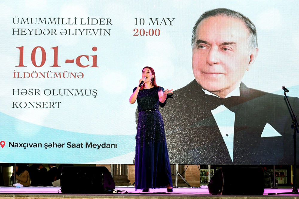 Naxçıvanda Ümummilli Lider Heydər Əliyevin 101 illiyinə həsr edilmiş konsert proqramı və atəşfəşanlıq olub<font color=red> - FOTOLAR</font>