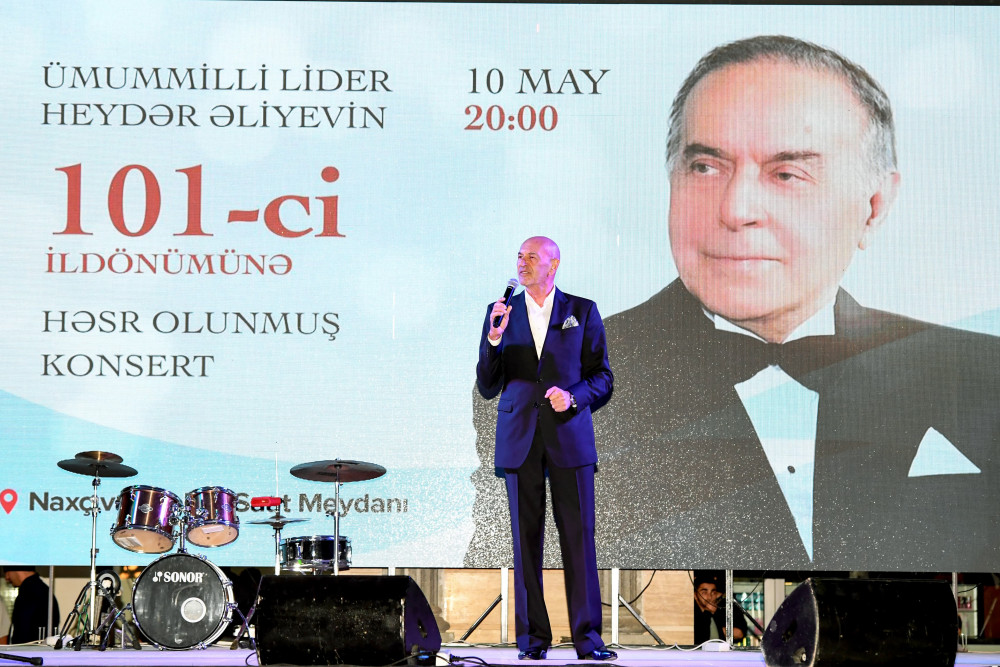 Naxçıvanda Ümummilli Lider Heydər Əliyevin 101 illiyinə həsr edilmiş konsert proqramı və atəşfəşanlıq olub<font color=red> - FOTOLAR</font>