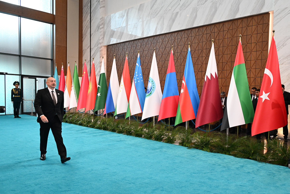 Prezident İlham Əliyev Astanada “ŞƏT plyus” formatında keçirilən görüşdə iştirak etmək üçün “Müstəqillik” Sarayına gəlib<font color=red> - FOTOLAR</font>