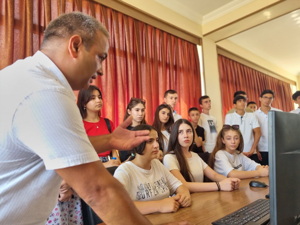 "Yaşıl enerji" poliqonuna çevrilən Naxçıvanda maarifləndirmə işləri davam edir<font color=red> - FOTOLAR</font>