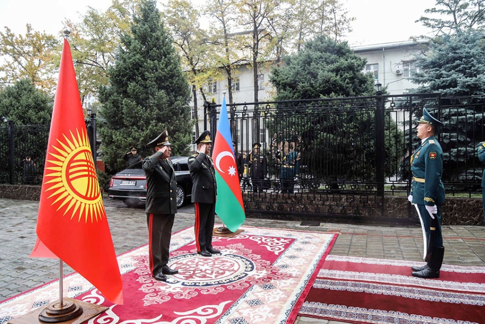 Azərbaycan ilə Qırğızıstanın Müdafiə nazirlikləri arasında 2025-ci il üçün hərbi əməkdaşlıq planı imzalanıb<font color=red> - FOTOLAR</font>