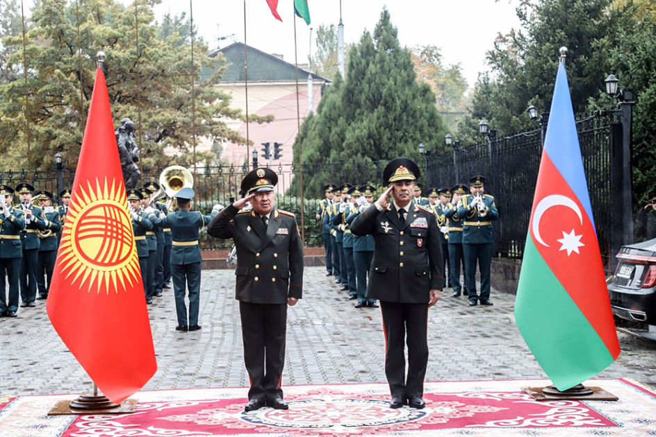 Azərbaycan ilə Qırğızıstanın Müdafiə nazirlikləri arasında 2025-ci il üçün hərbi əməkdaşlıq planı imzalanıb<font color=red> - FOTOLAR</font>