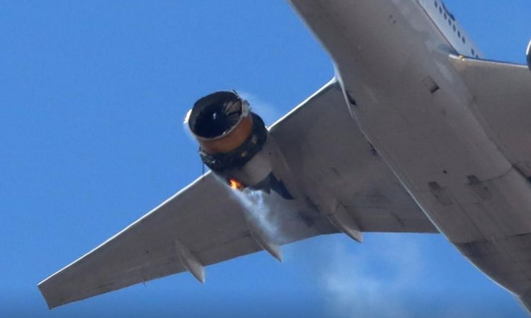 ABŞ Federal Mülki Aviasiya İdarəsi “Boeing 777”nin mühərrikinin sıradan çıxmasından sonra yoxlamalar aparılması barədə göstəriş verib