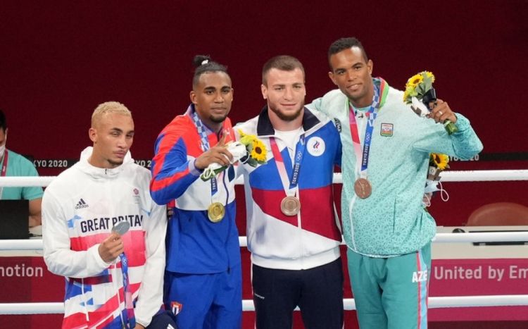 “Tokio-2020”: Azərbaycan boksçusuna bürünc medal təqdim olunub