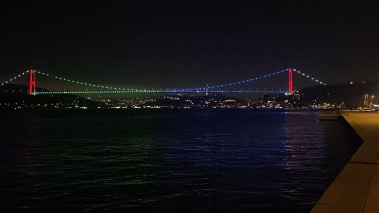 Tarixi "Fatih Sultan Mehmet” körpüsü Azərbaycan bayrağının rəngləri ilə işıqlandırılıb