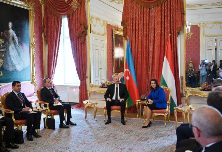 Prezident İlham Əliyev: Enerji məsələsi Azərbaycan-Macarıstan gündəliyində birinci yerdədir