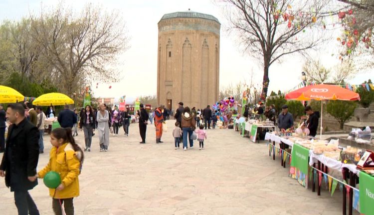 Naxçıvanda təşkil edilən “Novruz şəhərciyi” ərazisində bayram tədbirləri 4 gündür davam edir<font color=red> - VİDEO</font>