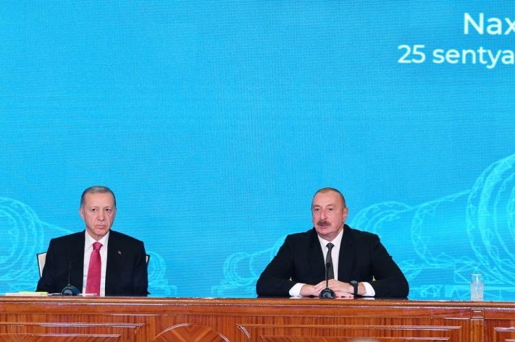 Dövlət başçısı: "Yaxın aylarda Bakı-Tbilisi-Qars dəmiryolunun imkanları beş milyon tona qədər artırılacaq"