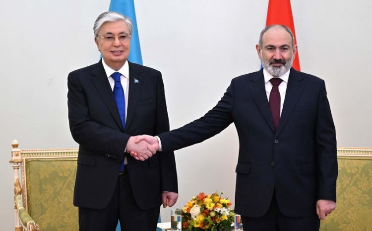 Qazaxıstan Prezidenti Ermənistanın baş naziri ilə görüşüb