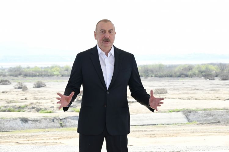 Prezident İlham Əliyev: Xəzər dənizinin suyunun duzsuzlaşdırılması layihəsi üzərində iş aparılır