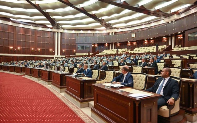 Milli Məclisdə boş qalan deputat yerlərinin sayı 10-a çatıb