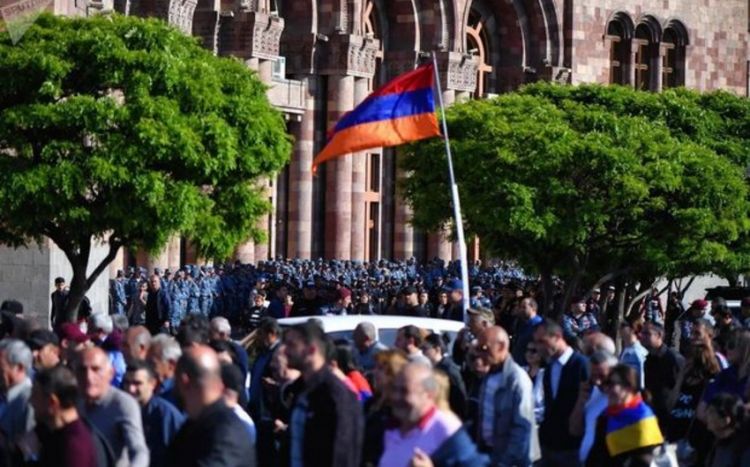 Ermənistanda keçirilən etiraz aksiyalarında 12 nəfər saxlanılıb