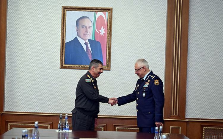Azərbaycan müdafiə nazirinin müavini ehtiyata buraxılıb