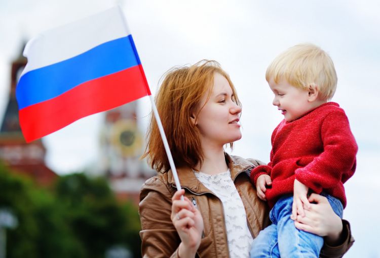 Peskov Rusiyada doğum səviyyəsini fəlakətli hesab edir