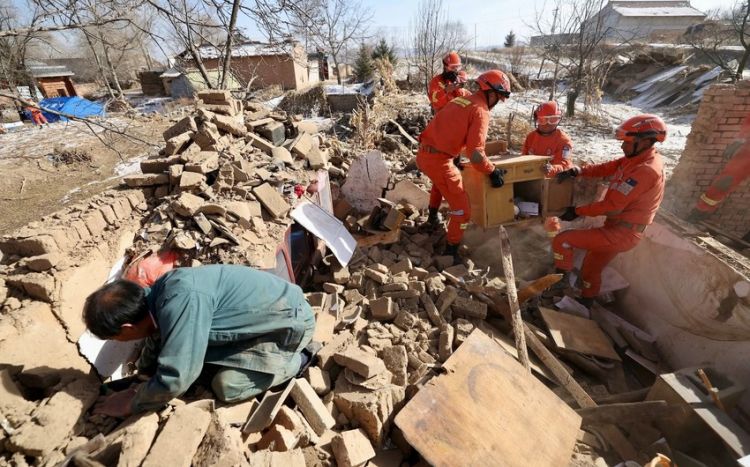 Çin Tibetdə zəlzələ zonasına yardım üçün 400-dən çox hərbçi göndərib