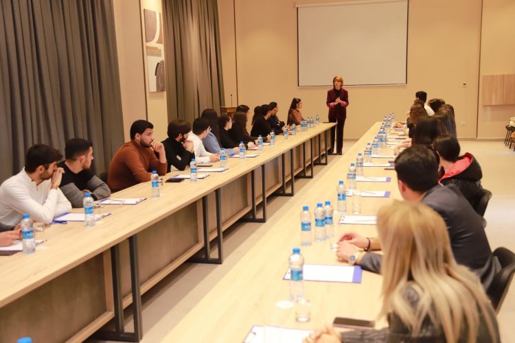 Medianın İnkişafı Agentliyinin Naxçıvan regional idarəsinin təşkilatçılığı ilə könüllülər üçün seminar keçilib<font color=red> - FOTOLAR</font>