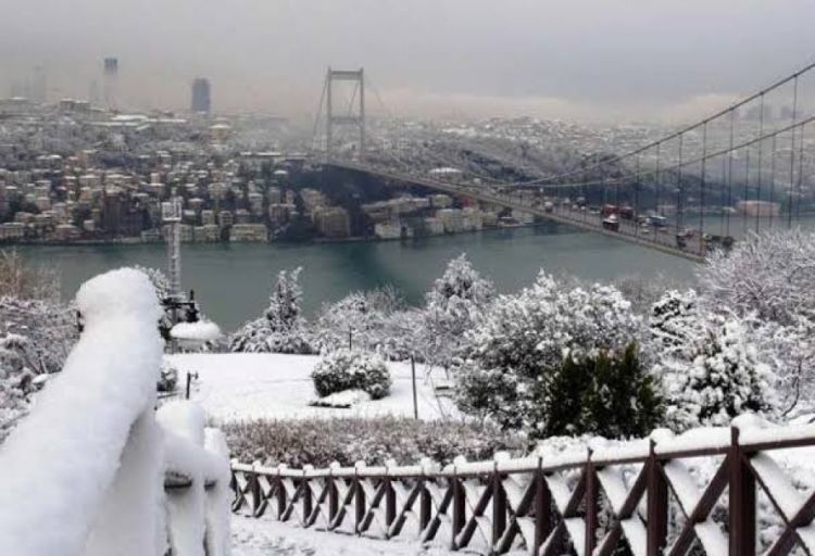 Güclü qar səbəbindən Türkiyənin 35 vilayətində təhsil dayandırılıb